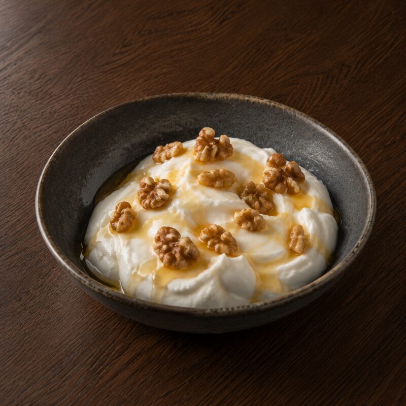 Joghurt mit Honig und Walnüssen